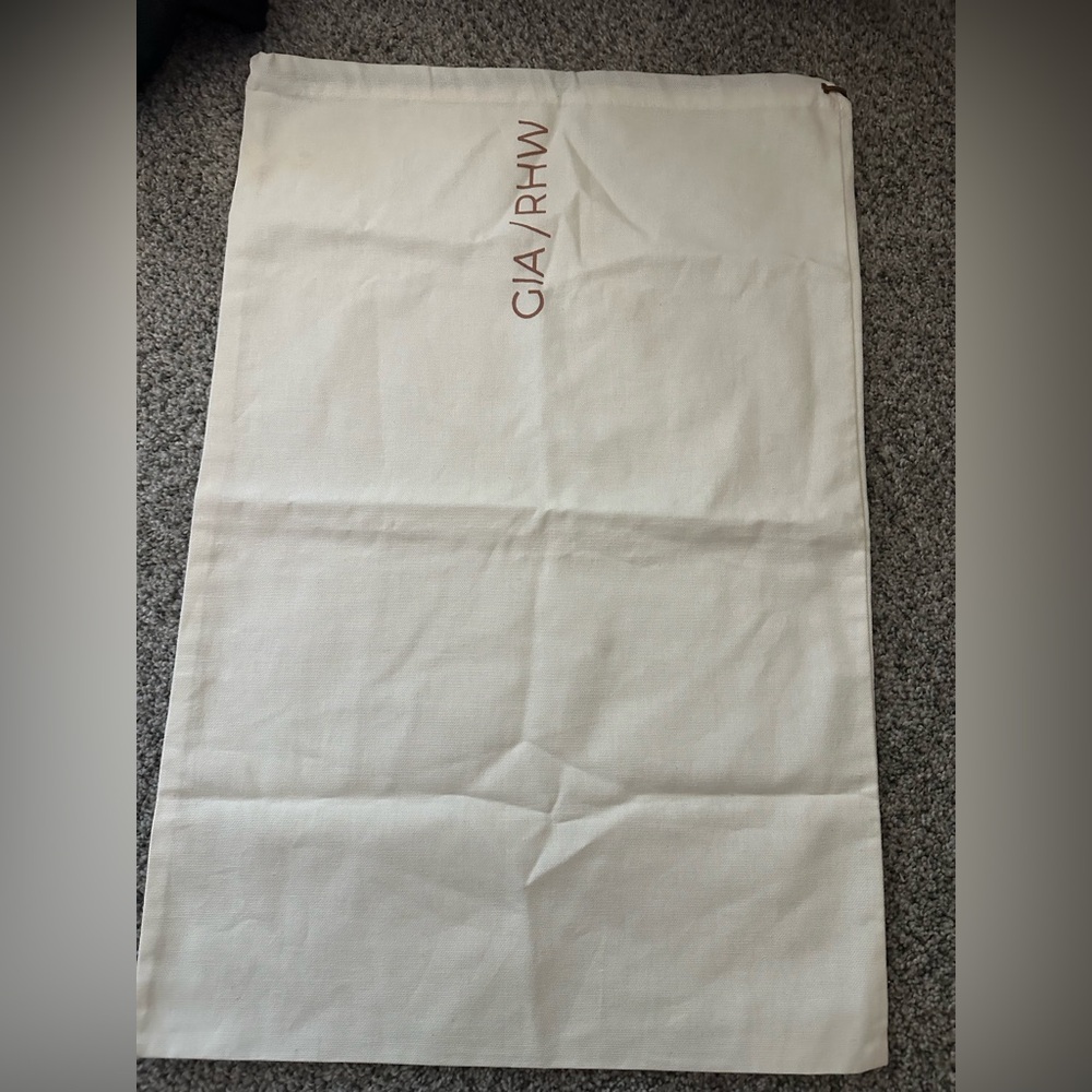 GIA /RHW  Gia Borghii Cream Dust Bag 23”X 15”